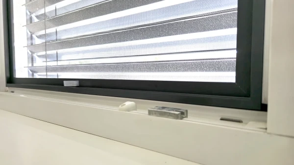 Sieťky proti hmyzu na OKNO - pevné KLIK - bežné odtiene 9