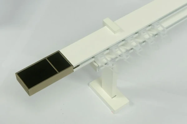 Garniža SQUARE LINE biela 2dr. - kon. BOSS čierna koža